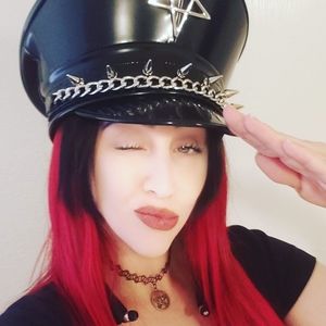 Meet your Posher, Skiff